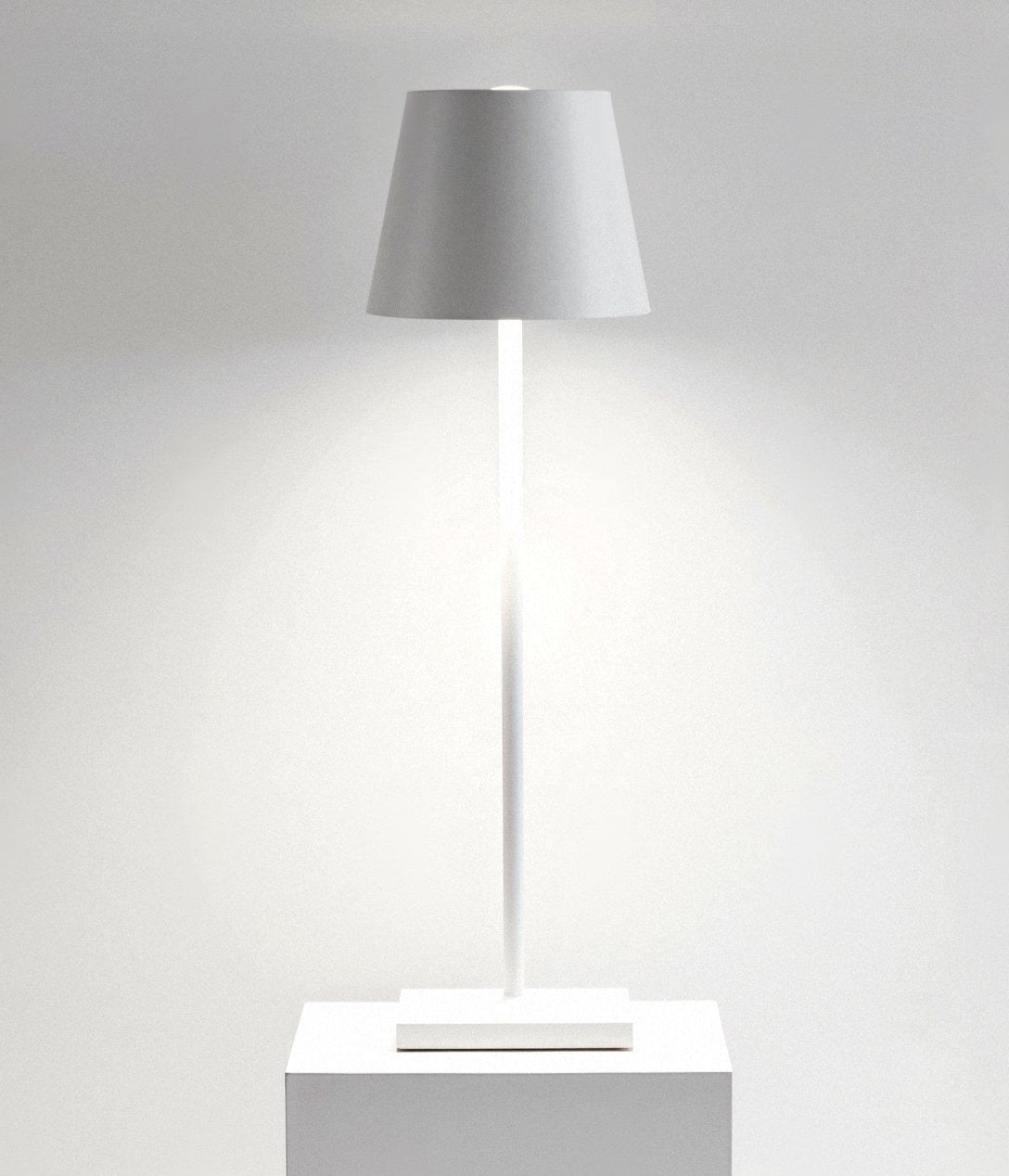 Zyanya - Sleek Minimalist Tall Table Lamp for Elegant Lighting