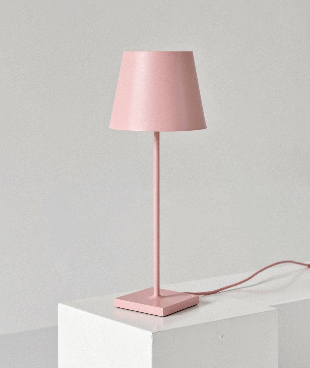 Zyanya - Sleek Minimalist Tall Table Lamp for Elegant Lighting